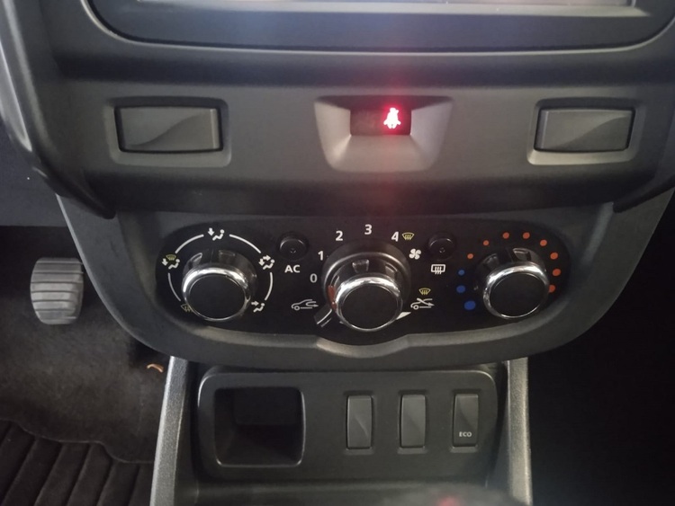 Dacia Duster Laureate 4x2 foto 14