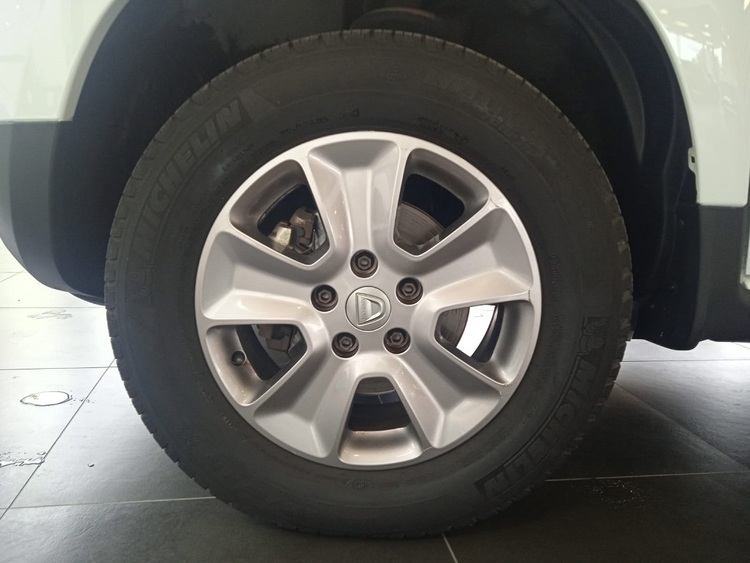 Dacia Duster Laureate 4x2 foto 23